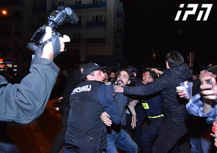 Citizens protest special operations conducted in Bassiani and Café Gallery clubs geotv.ge